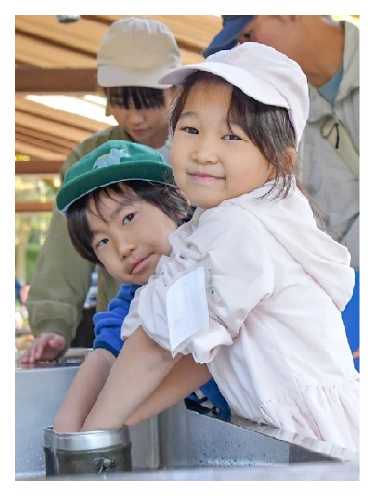調理体験をする子どもたち