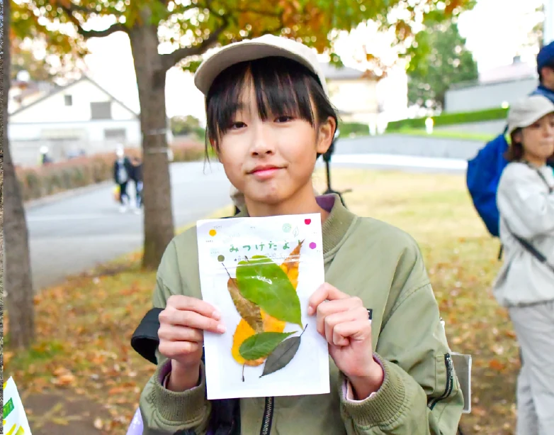自然の中に集まる仲間たち